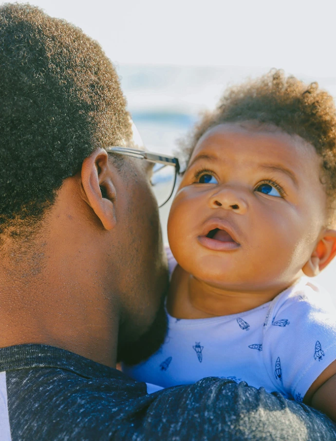 Un père et son bébé